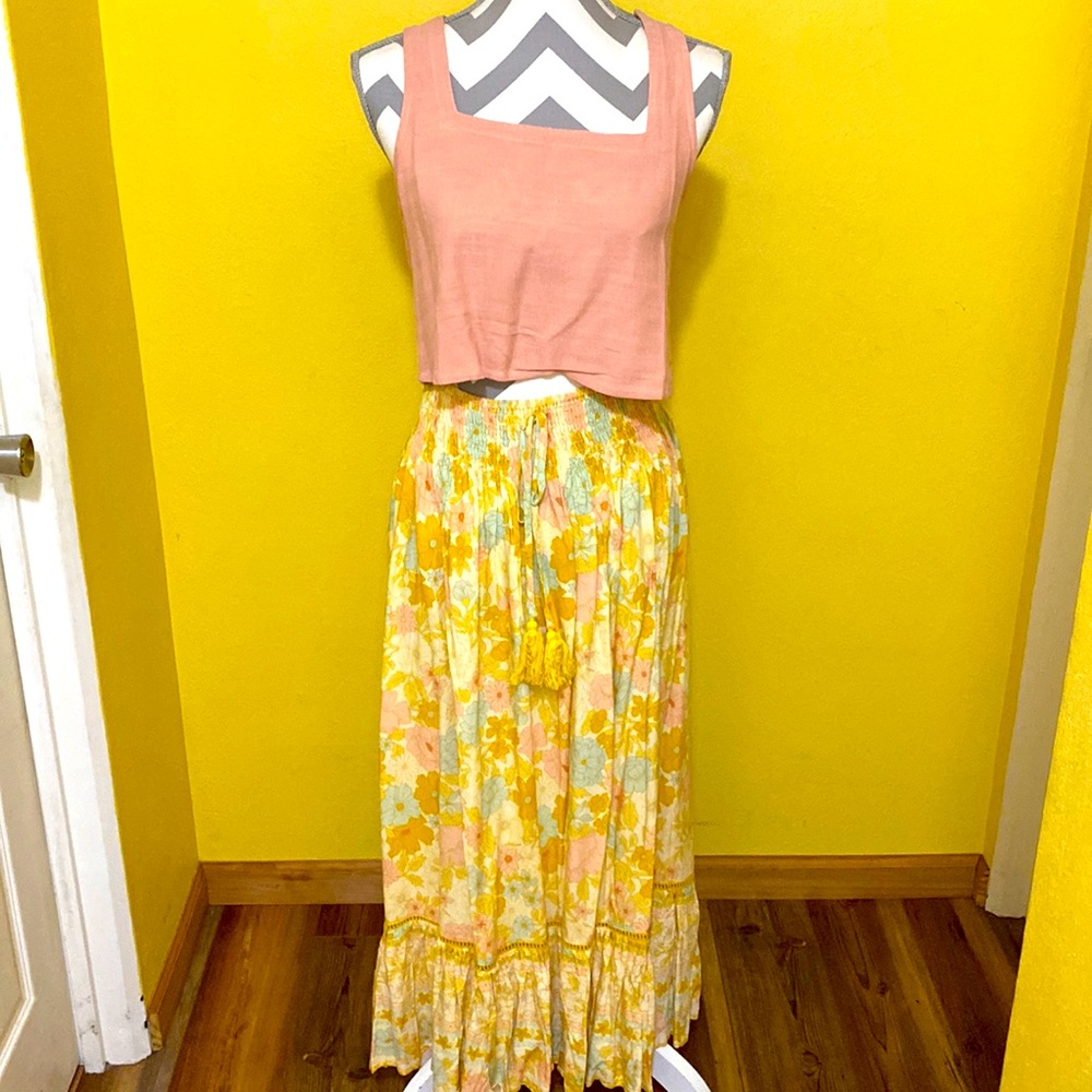 Skirt set.